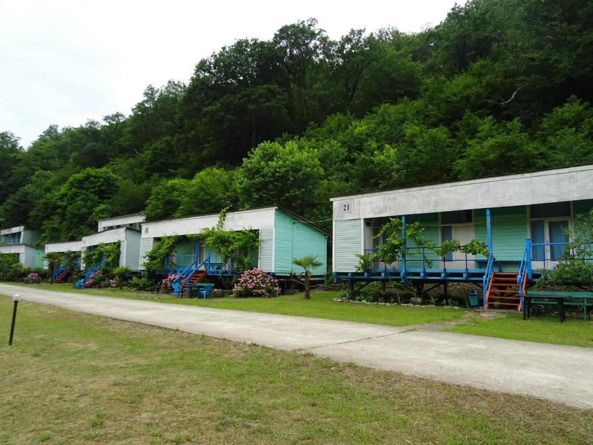 Золотая Бухта База Отдыха Pitsunda Exterior foto