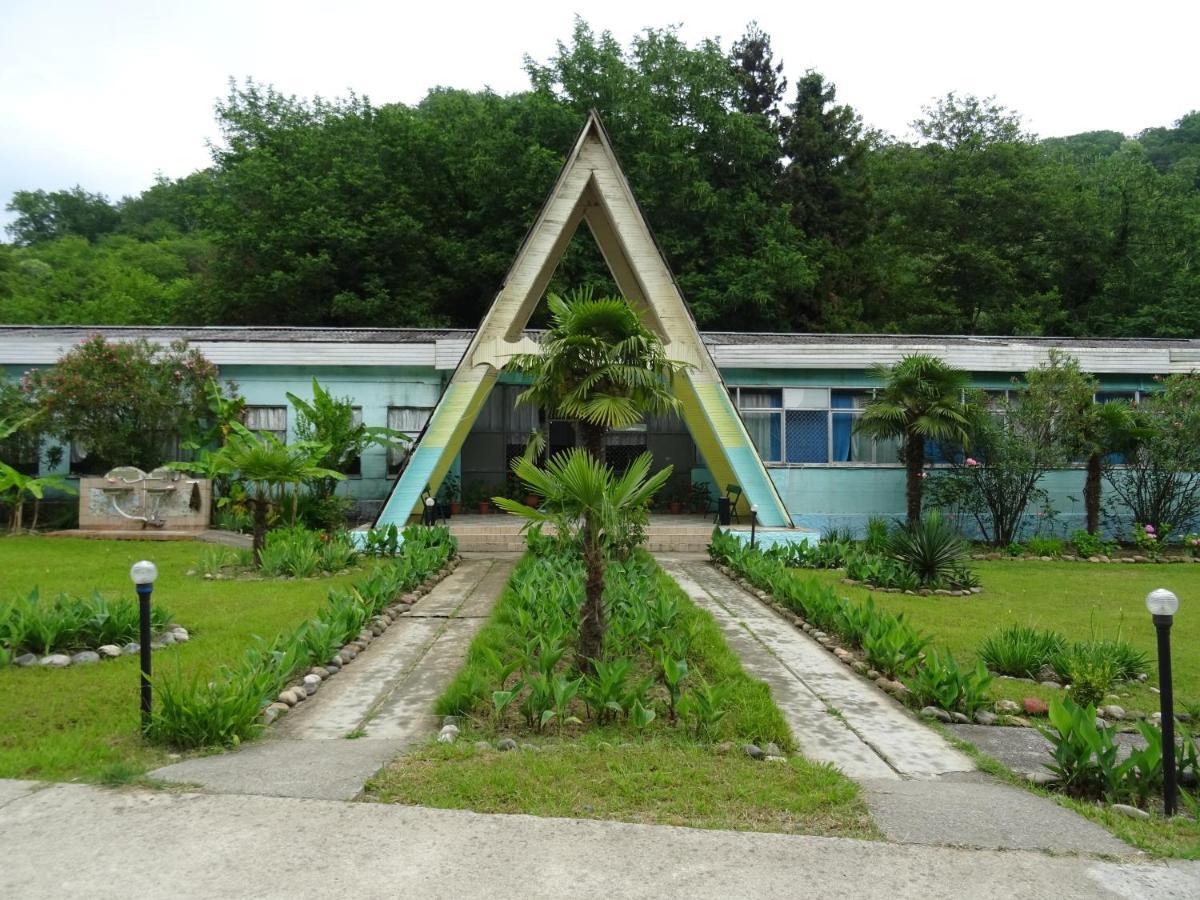 Золотая Бухта База Отдыха Pitsunda Exterior foto